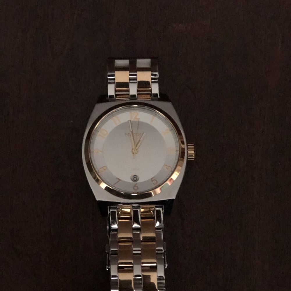 Nixon time teller watch